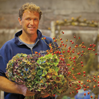 Growers create their own wholesale market for local flowers in Seattle